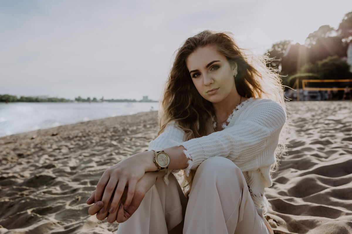Shooting während der golden hour am Hamburger Elbstrand