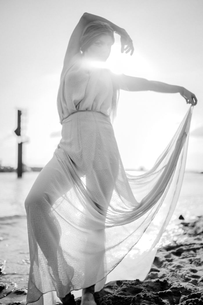 TerriBell beim Fotoshooting am Elbstrand