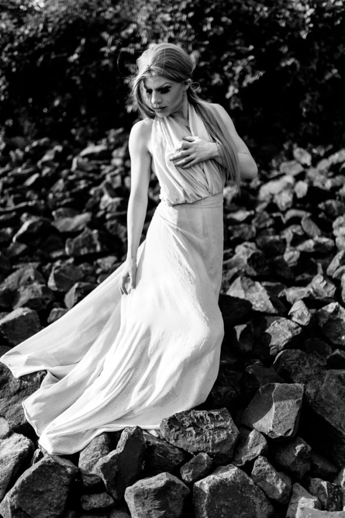 TerriBell beim Fotoshooting am Elbstrand