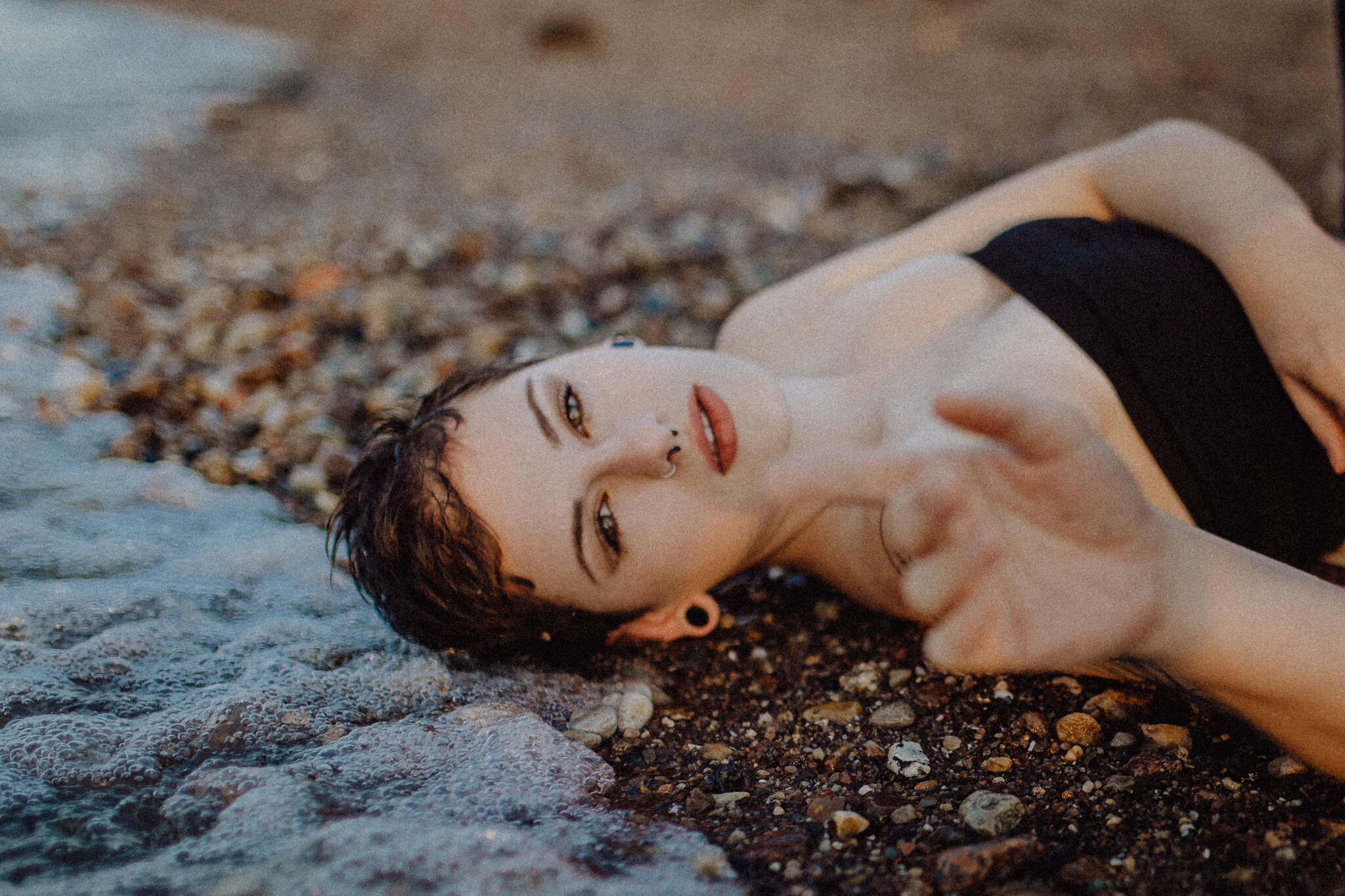Porträtshooting am Elbstrand bei Sonnenaufgang